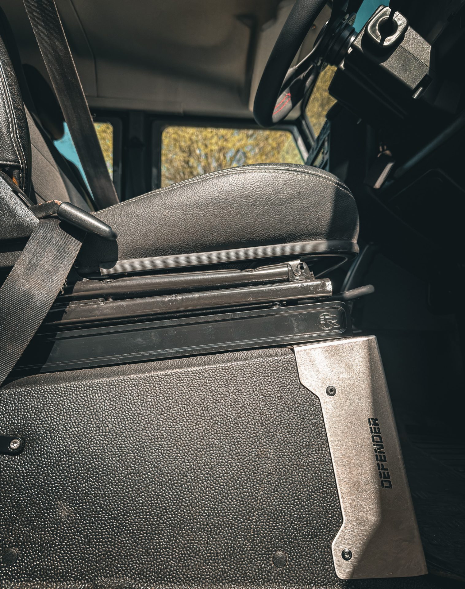 Upgrade Billet Seat Risers Retention Bars SV-R Satin Black Billet Seat Risers for Land Rover Defender